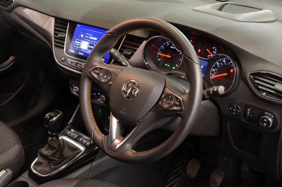 Панель приборов Vauxhall Crossland X Turbo Ultimate 2018 года  (фото 8 из 27)